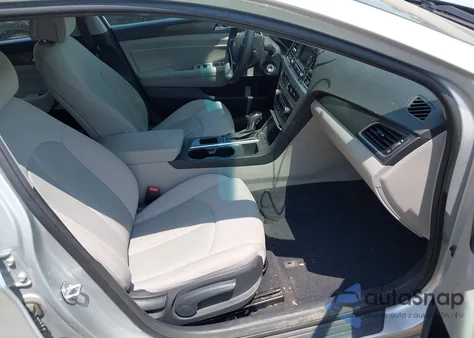 2015 Hyundai Sonata Sport z USA, uszkodzony, nr VIN 5NPE34AF0FH245464